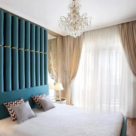 Apartamento luxuoso com excelente localização. Apenas 10 minutos a pé da lendária Bilheteira do Castelo de SãoJorge *