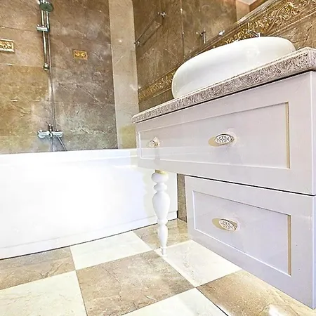 Apartamento luxuoso com excelente localização. Apenas 10 minutos a pé da lendária Bilheteira do Castelo de SãoJorge Appartement