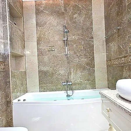 Apartamento luxuoso com excelente localização. Apenas 10 minutos a pé da lendária Bilheteira do Castelo de SãoJorge Appartamento *