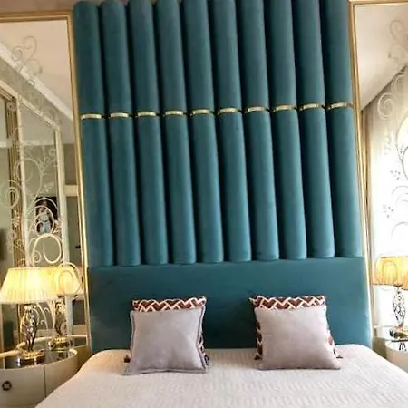 Appartamento Apartamento luxuoso com excelente localização. Apenas 10 minutos a pé da lendária Bilheteira do Castelo de SãoJorge *
